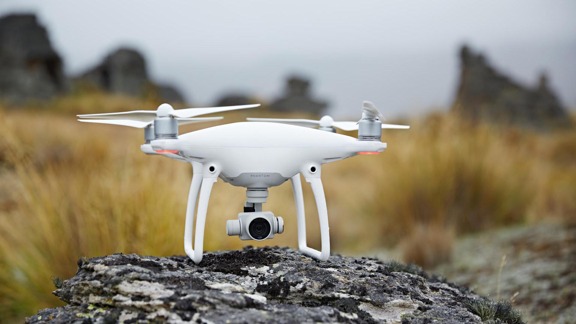 /images/upload/DJI-Phantom-4-фото.jpg